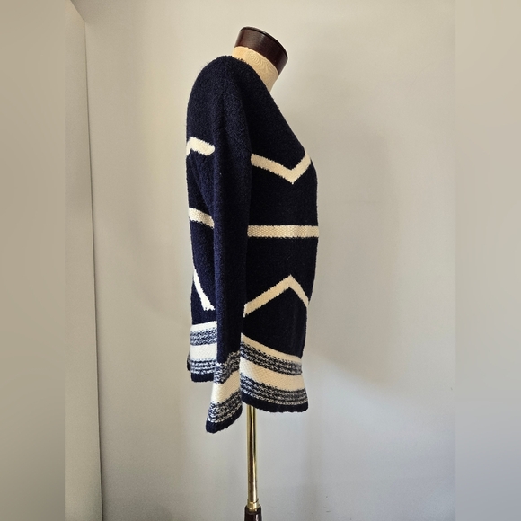 Ralph Lauren Wool Navy and Cream Chevron Striped Sweater. Size PXS - Picture 5 of 10